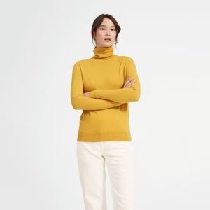 Everlane cashmere turtleneck in mustard yellow